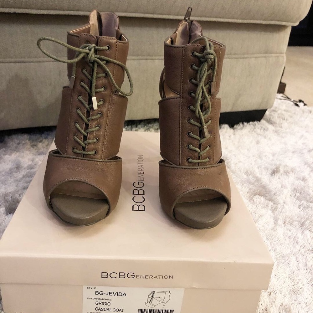 BCBGeneration Heelsin Gray Size 7.5